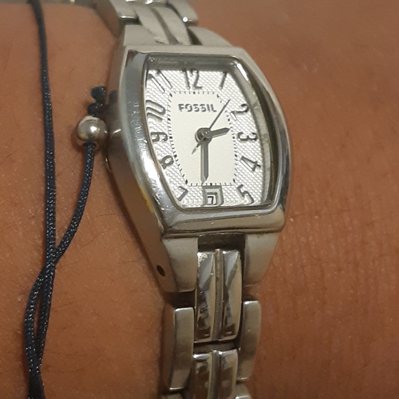 Vintage,  Ladies Fossil Watch, Silver Tone, 6" Long, - Picture 3 of 9